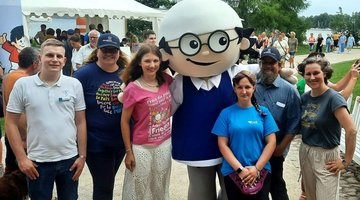 Standbetreuung: v. l.  Herr Lagoski, Frau Roth, Frau Prieß, Frau Rüge, Herr Brüning und Frau Prieß und in der Mitte unseres Betreuungsteams steht ein Heinzelmännchen vom ZDF