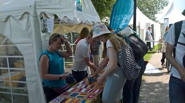 Besucher spielten an unserem Informationsstand das Flaggen Memory und es gab kleine Preise zur Belohnung